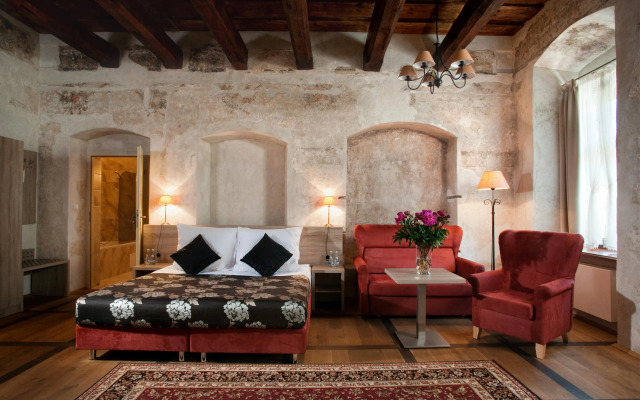 Hotel Santi