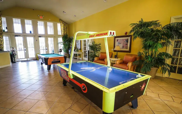 Amazing Family Townhouse Minutes From the Parks
