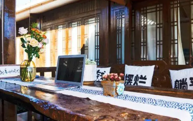 Lijiang Ancient City Xishan Tea House Inn