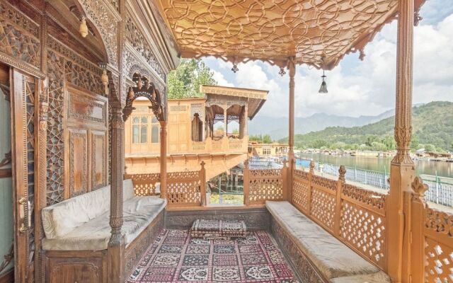 GuestHouser 3 BHK Houseboat d520