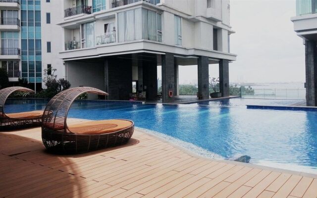 Family Studio Room at Ancol Mansion Apartment By Travelio