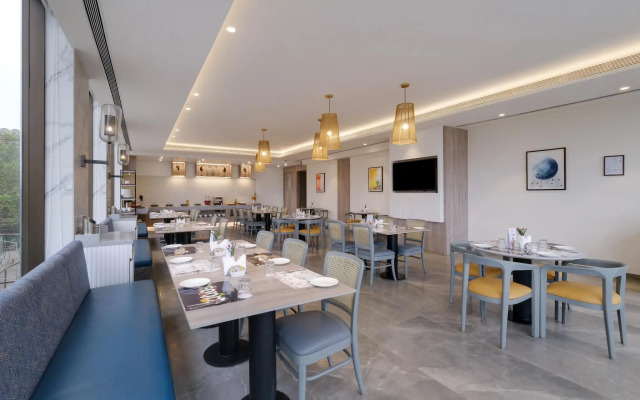 7 Apple Hotel Mahape