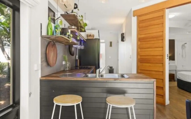 Casuarina Apartment 200m from the Beach