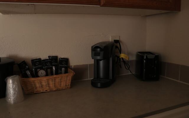 Grand Canyon Caverns Inn