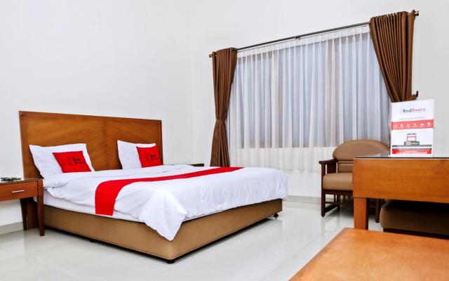 Residences by RedDoorz near Rumah Mode