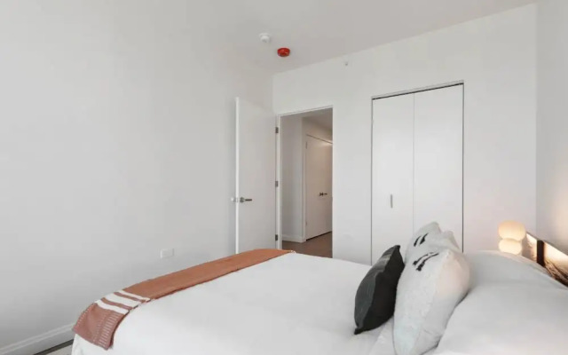 Top-tier Stay 49th Fl Lakefront City Views