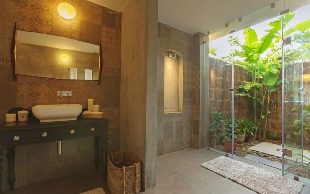 Salt by Hireavilla - 4BR w Heated Pool in Siolim