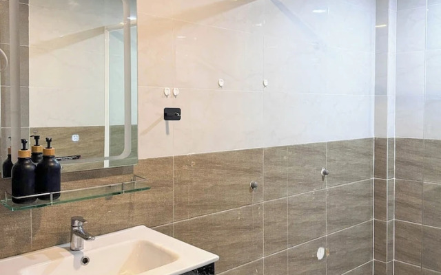 Zeus Living - 7C Downtown By Feet