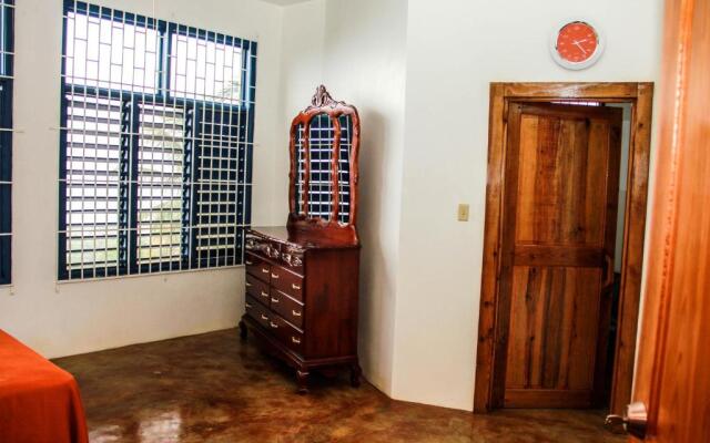 Sunshine Lodge- Your Home Away From Home