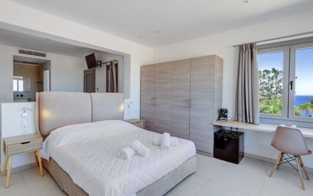 Chrysonisos Suites