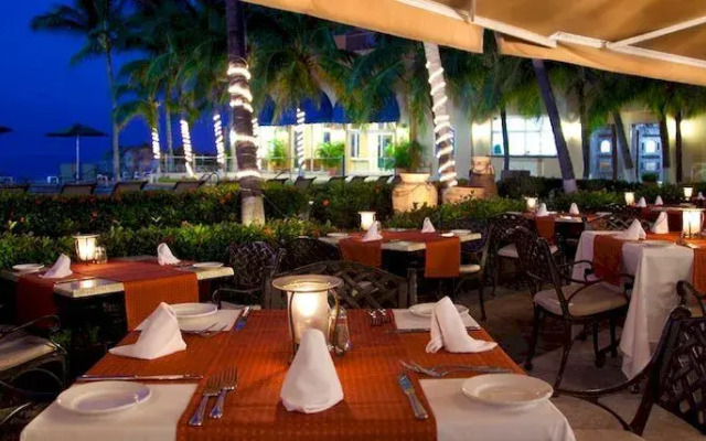 Villa del Palmar Residences