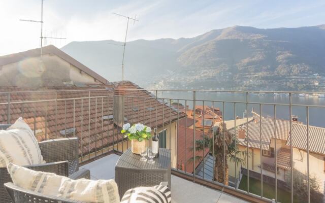 Pozzo Vertical Apartment With Garden and Parking