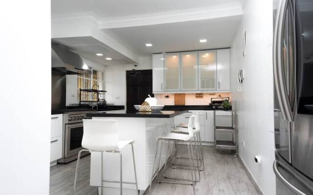 8 Bedrooms Penthouse, Jacuzzi & Private Terrace