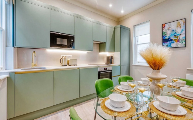 Marble Arch Suite 2-hosted by Sweetstay