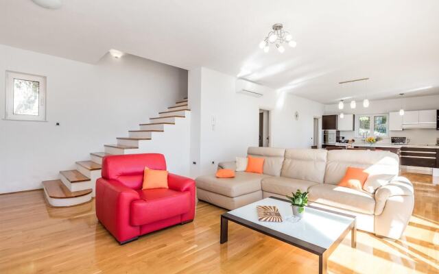 Beautiful Home in Lovran With Sauna, Wifi and 4 Bedrooms
