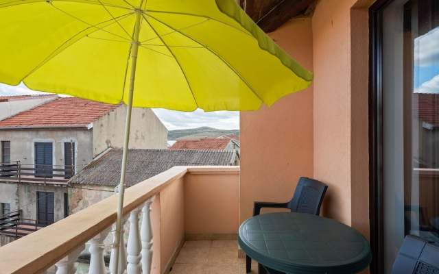 Delightful Apartment in Posedarje With Balcony