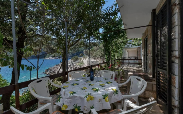 Apartments by the sea Cove Pokrivenik, Hvar - 5223