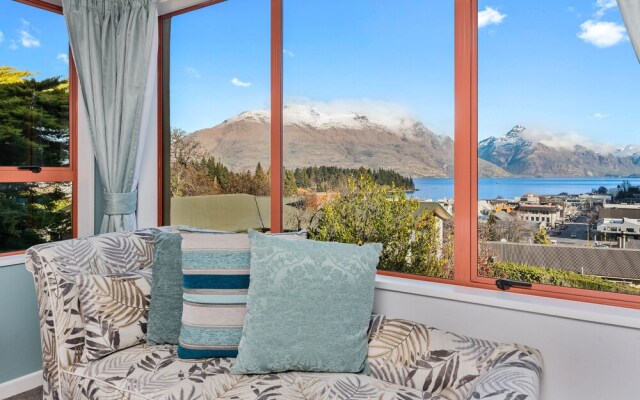 Inner City Lake View Apartment