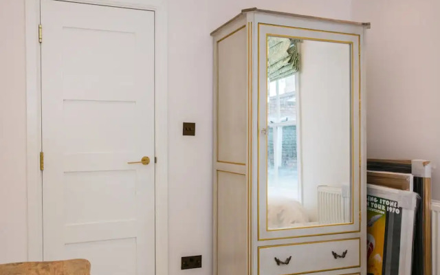 Quirky 2 Bedroom Portobello House With Roof Terrace