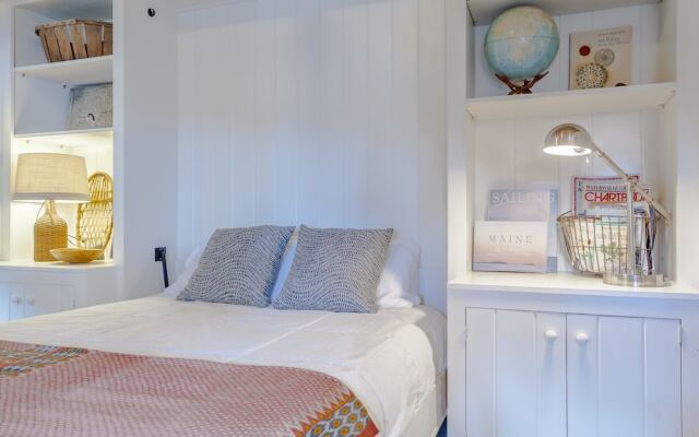 Chic Boothbay Harbor Studio Cabin by RedAwning