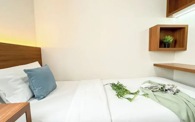 White Style 2Br At Bassura City Apartment