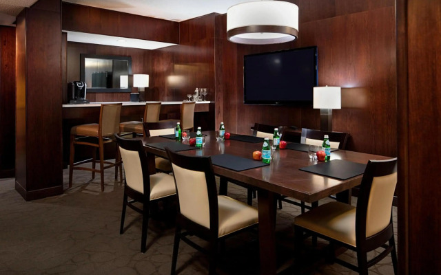 Delta Hotels by Marriott Edmonton South Conference Centre