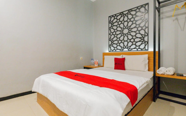 RedDoorz @ Manukan Surabaya