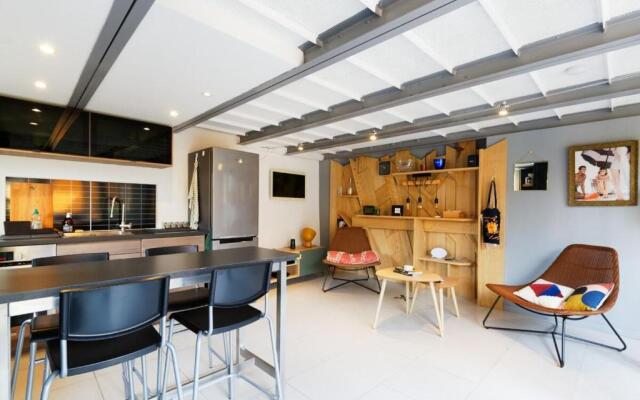 Air-conditioned duplex apartment with furnished terrace in the city center