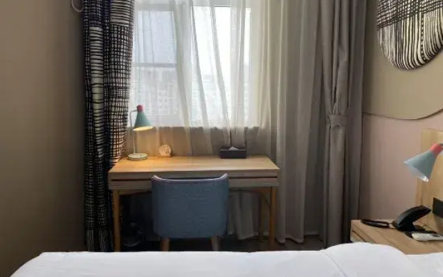 Homeinn (Xuzhou Feng County Zhongyang Avenue Wuyue Plaza Store)