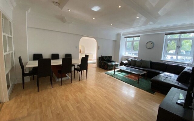 Immaculate 4-bed Apartment Opposite Hyde Park W2