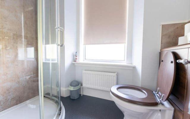 Seaview House - A Traditional Home by the Beach