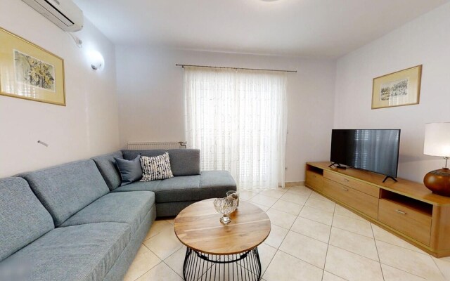 Nice Home in Pirovac With Wifi and 4 Bedrooms