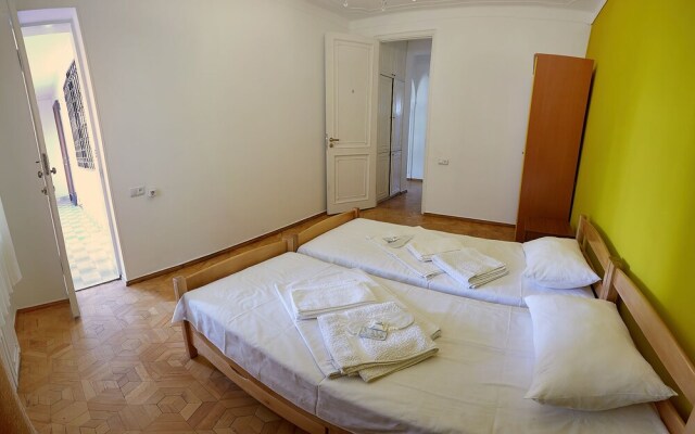 Luys Hostel & Tours