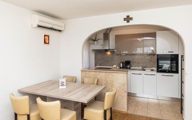 Stunning Apartment in Solin With Wifi and 2 Bedrooms