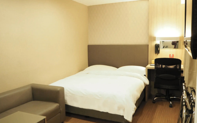 The Riverside Hotel International