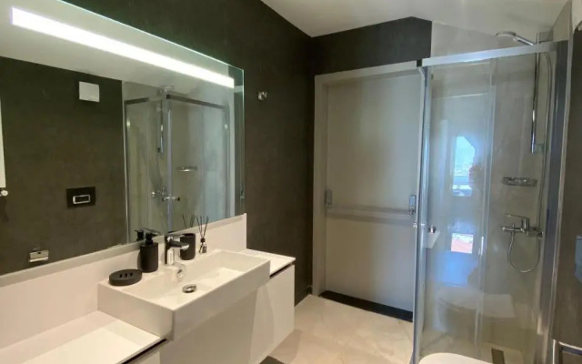 Luxury Duplex with Terrace Apartment by Siena Suites