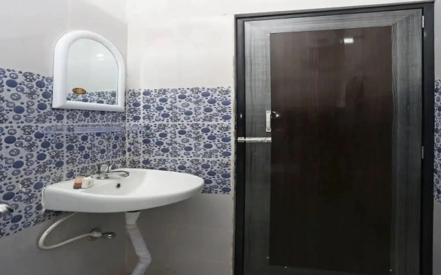 Hotel Mona Palace By OYO Rooms