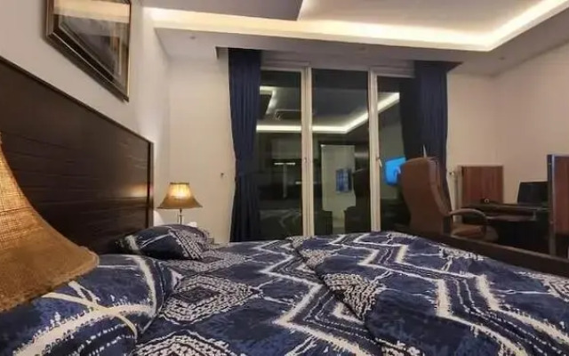 Goldcrest Luxury Apartments