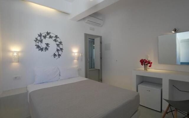 Fira Cave Suites