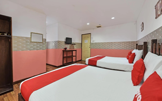 OYO 90792 Hezza Inn