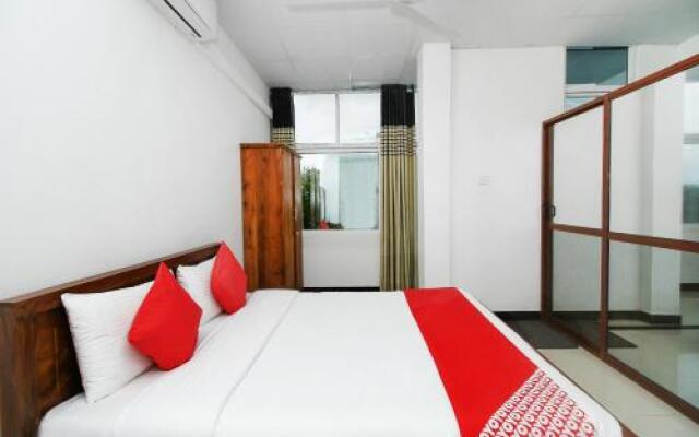 OYO 361 Grand Rovinka Hotel