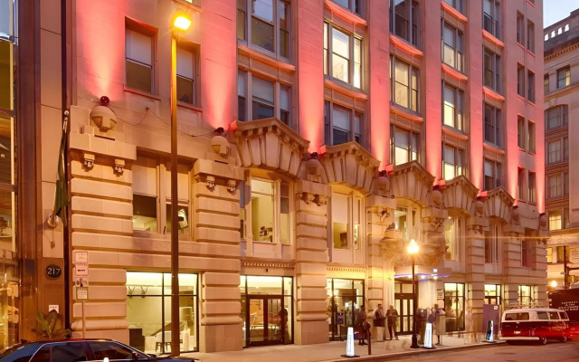 Hotel RL Baltimore Inner Harbor