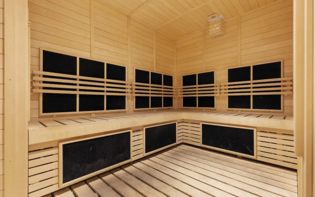 Waves - Stylish 13th-Floor Studio with Top-Notch Amenities