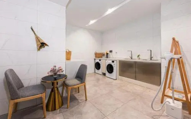 Echarm Hotel (Wuhan Jiefang Park Zhaojiatiao Subway Station)