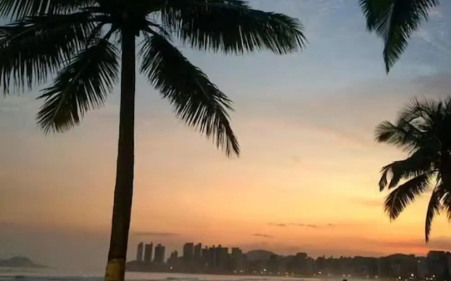 Apto próximo da Praia da Enseada c Wi-Fi