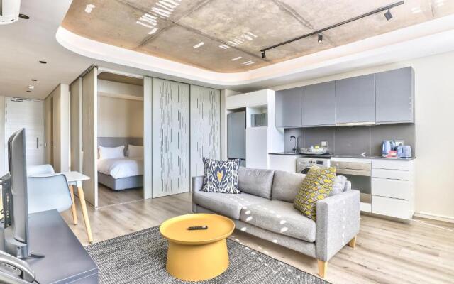 Studio with Balcony and City views