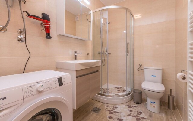 Awesome Apartment in Zadar With Wifi