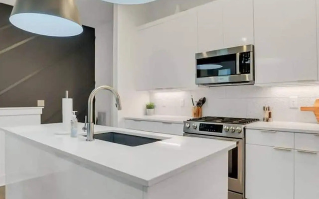 Spacious 4BR Minutes From Broadway- Sleeps 14