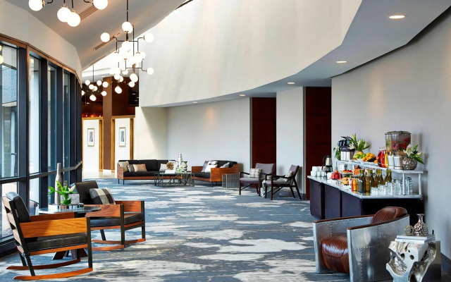 Renaissance St. Louis Airport Hotel