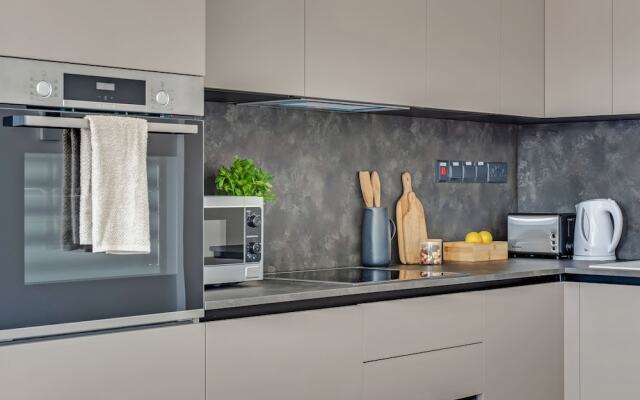 Sanders Crystal 2 - Humble 1-bdr Apt With Shared Rooftop
